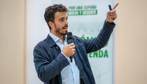 Más allá de los toldos verdes: el ascenso de Carlos Quero y la economía política de la vivienda de Vox