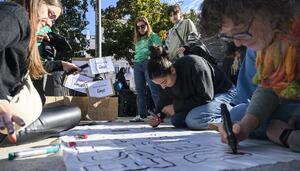 La comunidad universitaria rechaza la ampliación de presupuesto de Ayuso por “trilerismo político”
