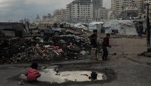 La población gazatí se prepara para pasar el invierno entre el frío y los escombros
