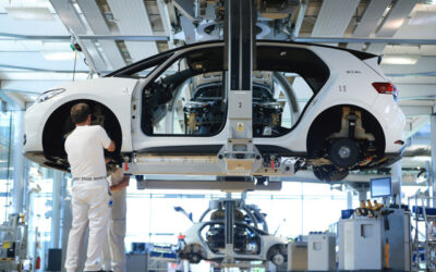 Un passo indietro sulle auto elettriche che non risolve i problemi