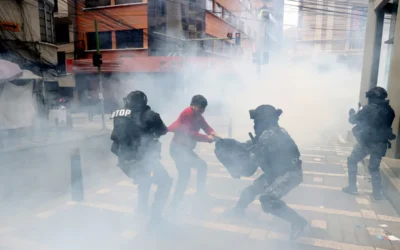 Bolivia: Dura represión a trabajadores y ruidos en la presidencia