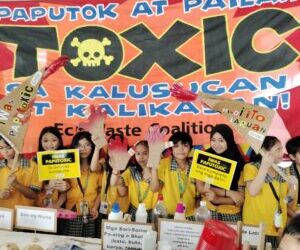 EcoWaste Coalition Campaigns for “Iwas Paputoxic” to Prevent Injuries, Fires, Smoke, and Garbage Ahead of the New Year’s Eve Revelry