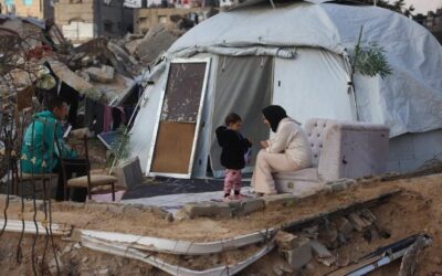 Israel continúa violando el alto al fuego en Gaza con incursiones y bombardeos, afectando varias áreas y restringiendo la ayuda humanitaria